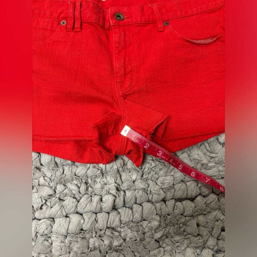 Madewell red raw hem denim shorts - Picture 5 of 7